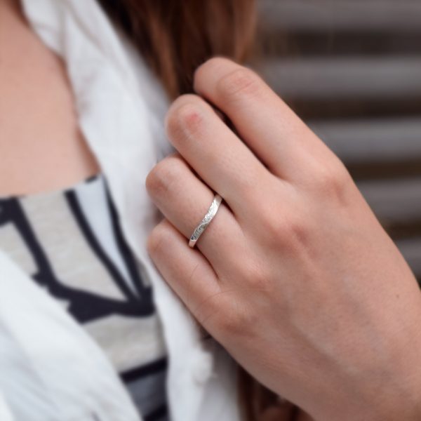 結婚指輪 ペアリング アフア 女性 装着イメージ