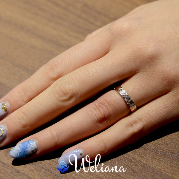 ホワイトゴールドリング 幅4mm 女性 装着イメージ