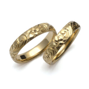 ハワイアンジュエリー 結婚指輪 ペアリングセット アニバーサリーリング K18 K14 イエローゴールド 絵柄 プリンセス プルメリア 上から写真